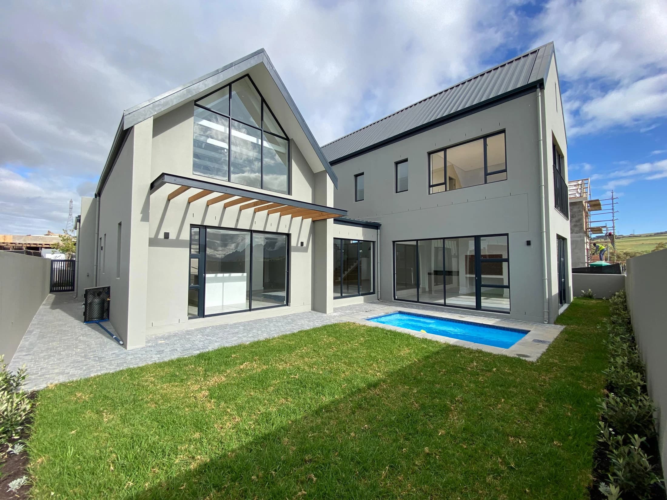 Longlands 362 — garden elevation and pool
